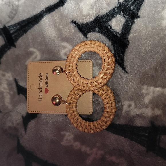 Earrings - Picture 2 of 6